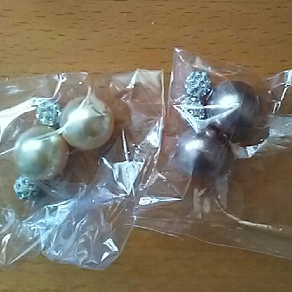 Earrings - Picture 3 of 8